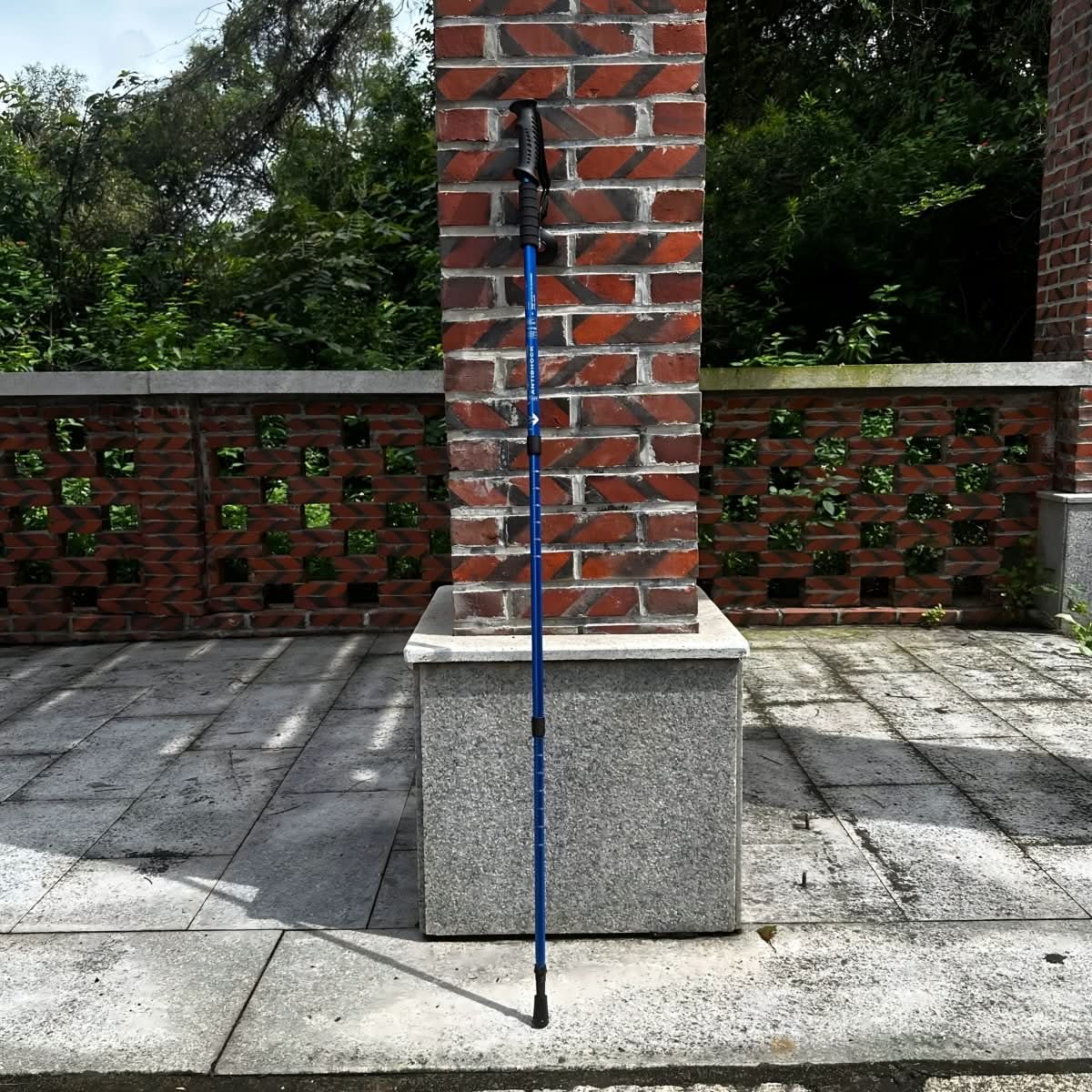Aluminium trekking poles - lightweight, shock-absorbing support for adventurous hikers - Image 2