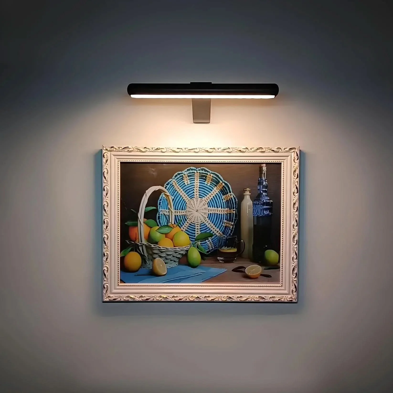 ArtGlow swivelling LED wall light - Wireless & stylish for any gallery wall - Image 5