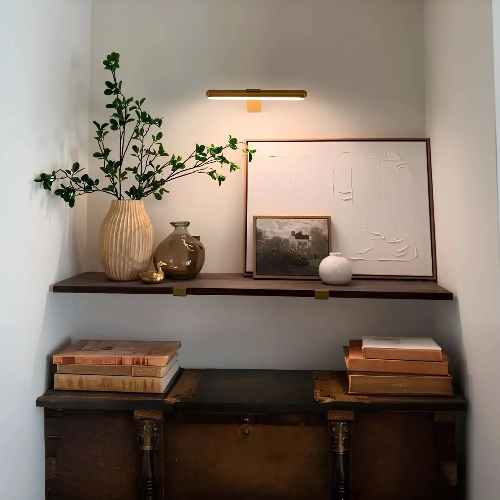 ArtGlow swivelling LED wall light - Wireless & stylish for any gallery wall - Image 8