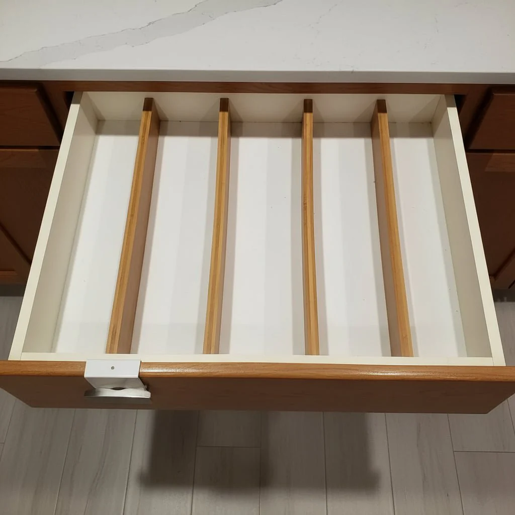 BAMORGA – Extendable Bamboo Drawer Organizer for Flexible Tidiness