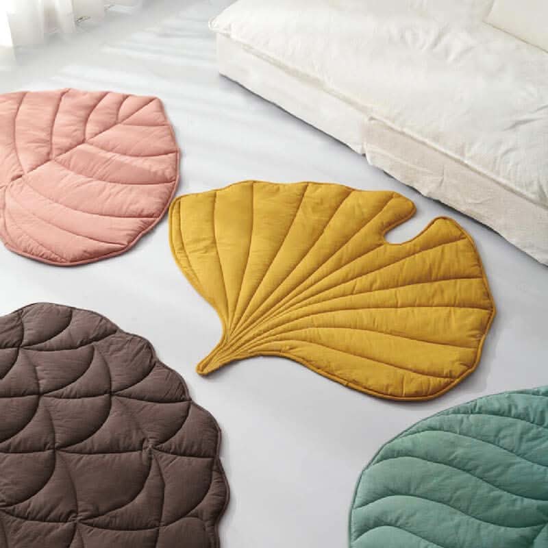 LeafPaws Blanket - Stylish dog blanket in leaf shape with soft padding & versatile use - Image 3