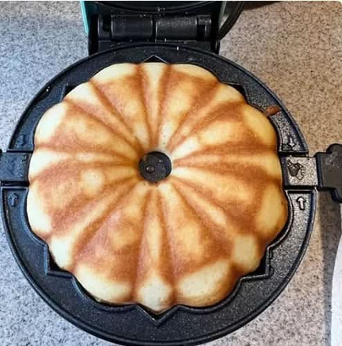 BUNDJOY – Mini Bundt Cake Maker for Quick Treats with Non-Stick Coating - Image 7