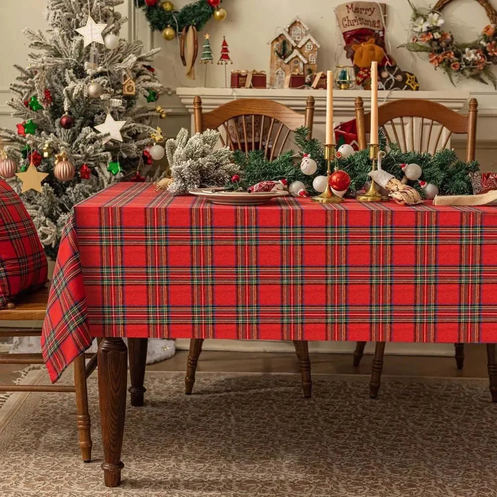 CAROLTARTAN – Festive checkered tablecloth made of durable polyester for the Christmas dinner - Image 3