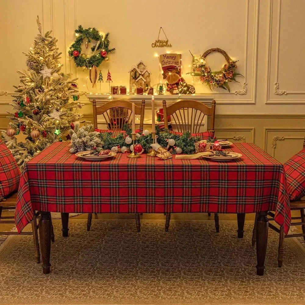 CAROLTARTAN – Festive checkered tablecloth made of durable polyester for the Christmas dinner - Image 4