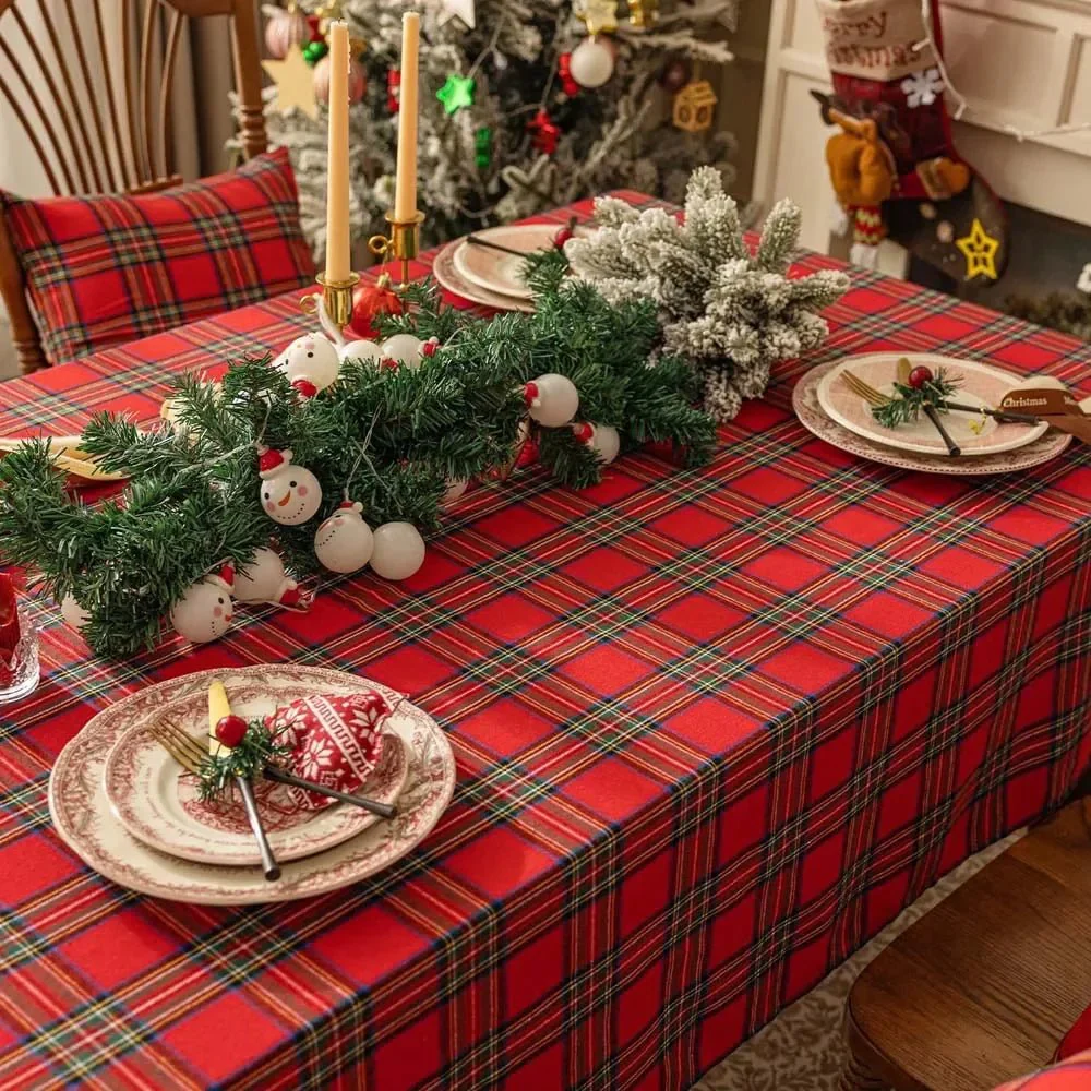 CAROLTARTAN – Festive checkered tablecloth made of durable polyester for the Christmas dinner - Image 5