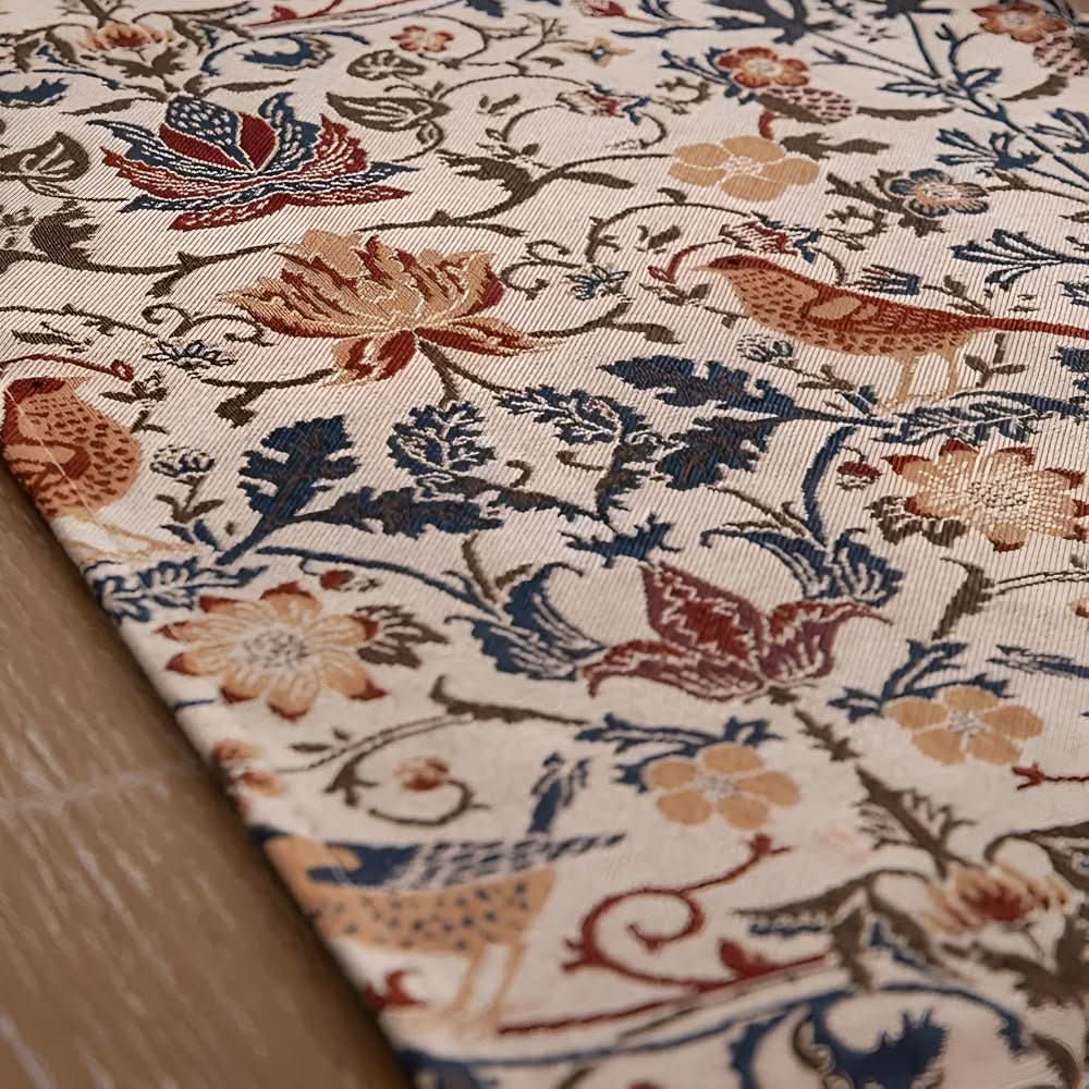 ClassicLinens – Elegant table runner with floral and bird motif - Image 6