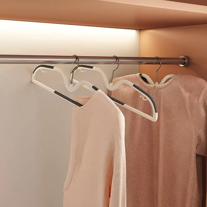 CLOSETIQ – Space-saving, non-slip clothes hanger with 360° rotatable hook for optimal organization - Image 3