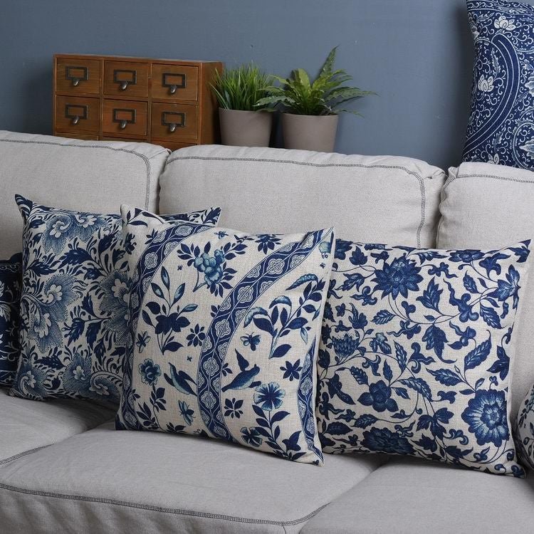 COBALTSCROLL – Pillowcase with traditional porcelain pattern made of linen-cotton blend fabric - Image 8