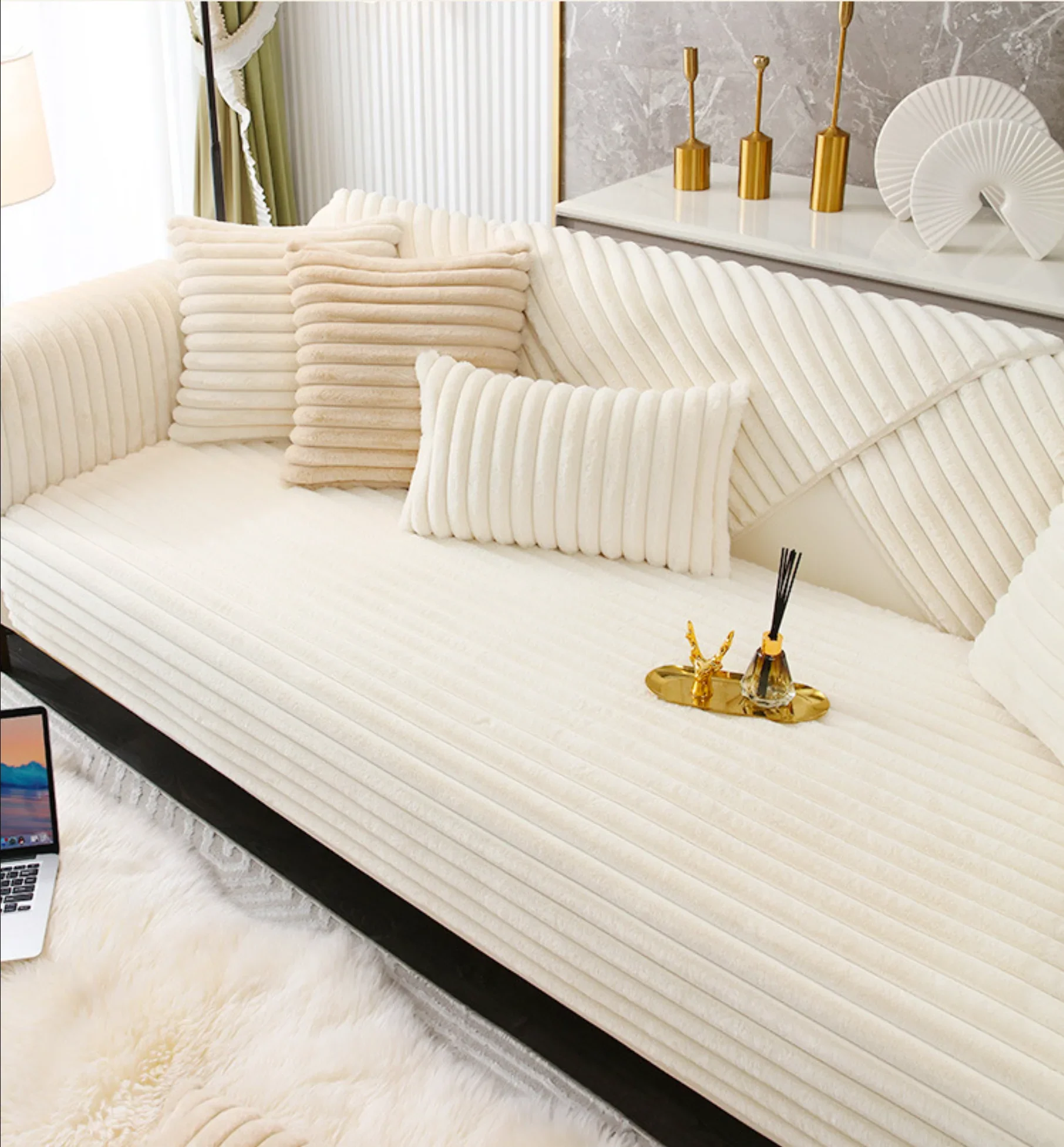 COZYPUFF – Luxurious winter sofa cover made of faux rabbit fur - Image 4