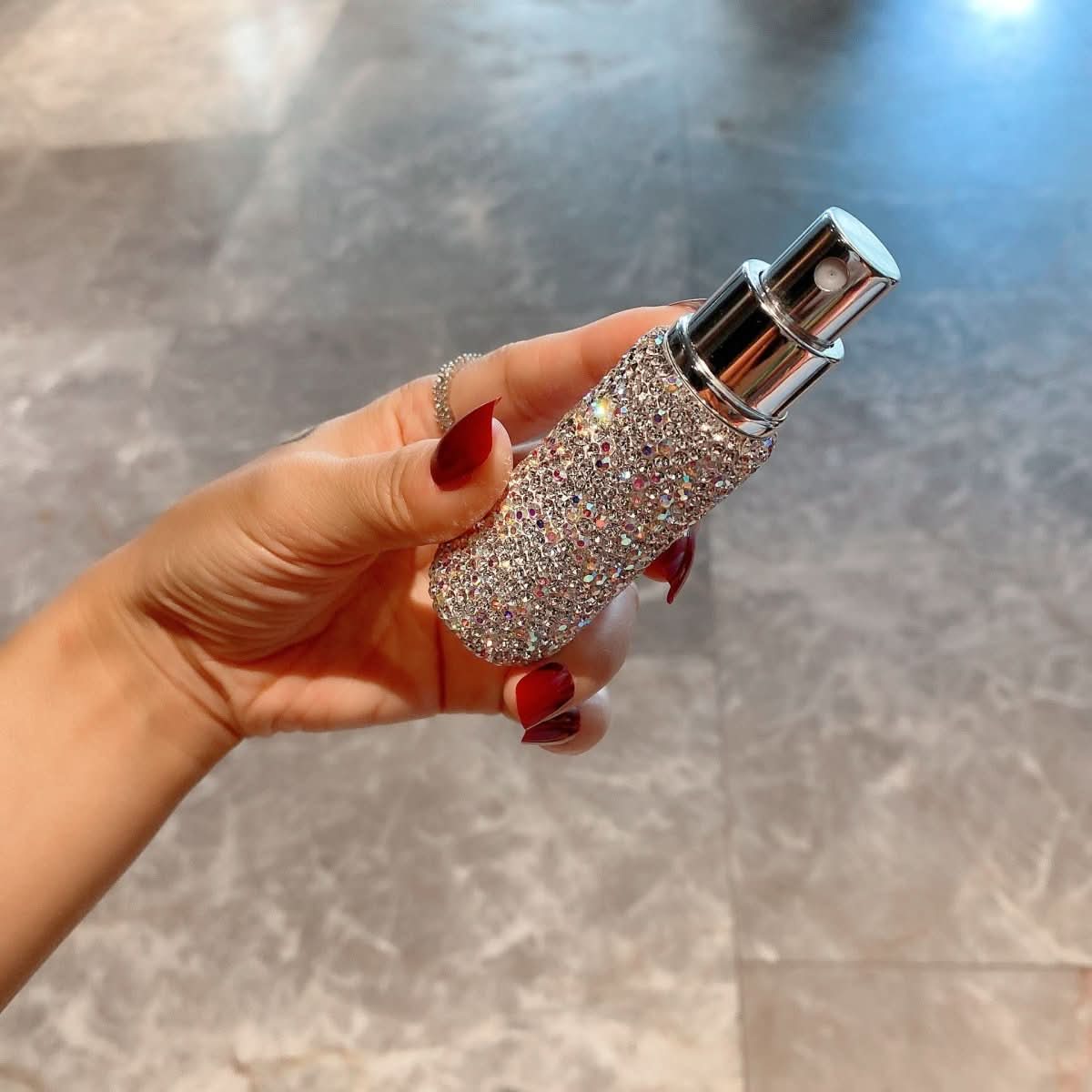 DiamondScent - Refillable perfume bottle in a luxurious diamond design | 10 ml travel size for on the go - Image 8