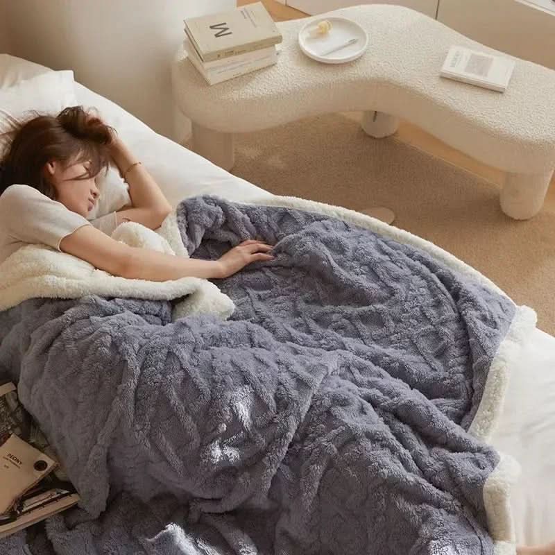 Thick lambswool blanket - Fluffy winter blanket for maximum warmth - Image 5