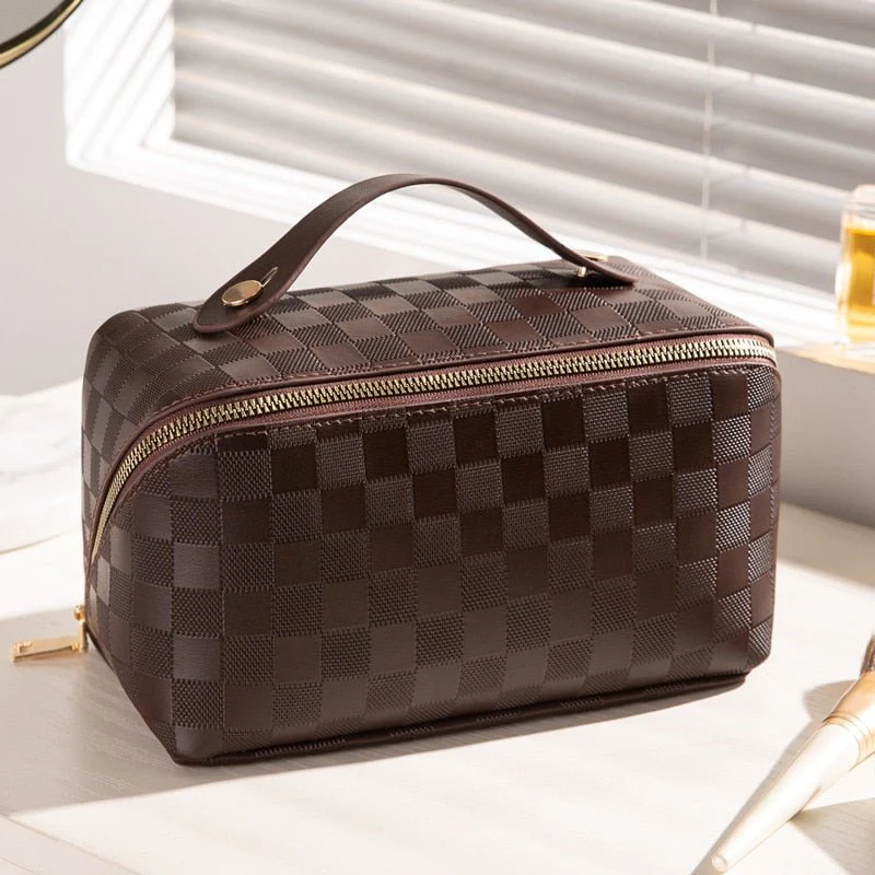 NORMEA – Minimalistic, elegant cosmetic bag with compact organizer design - Image 8