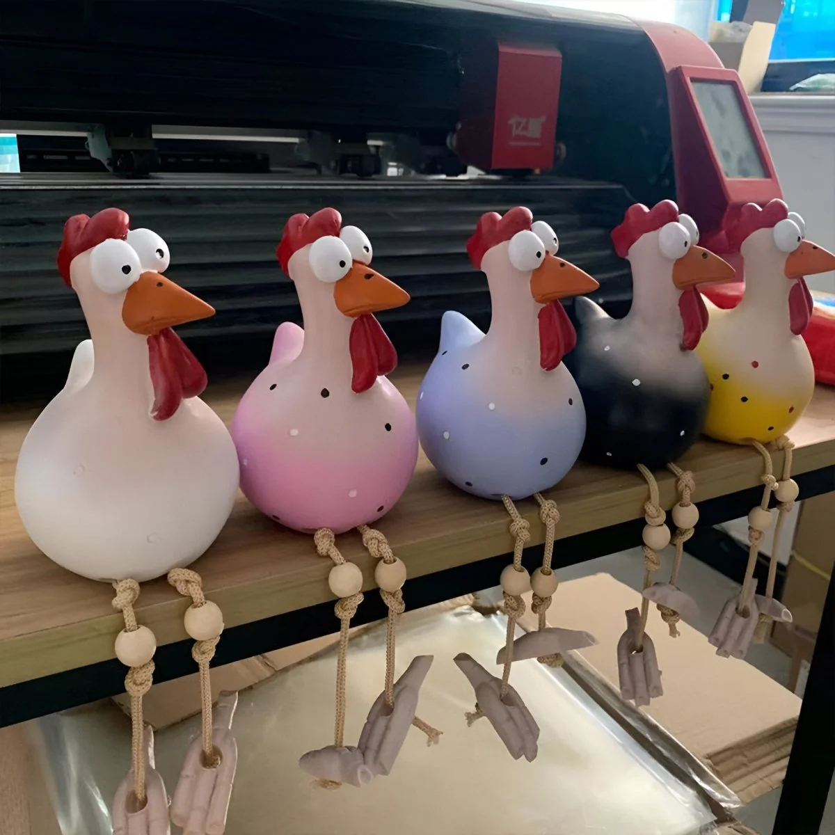 FARMYARD – Chicken figure with large eyes made of weatherproof resin for an attractive garden - Image 4