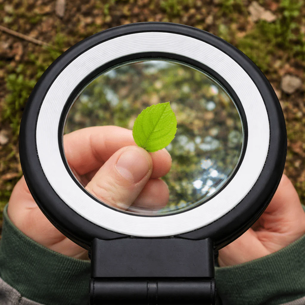 FEINZOOM – High-Performance Magnifier with 10x/30x Magnification and 18 LEDs - Image 4