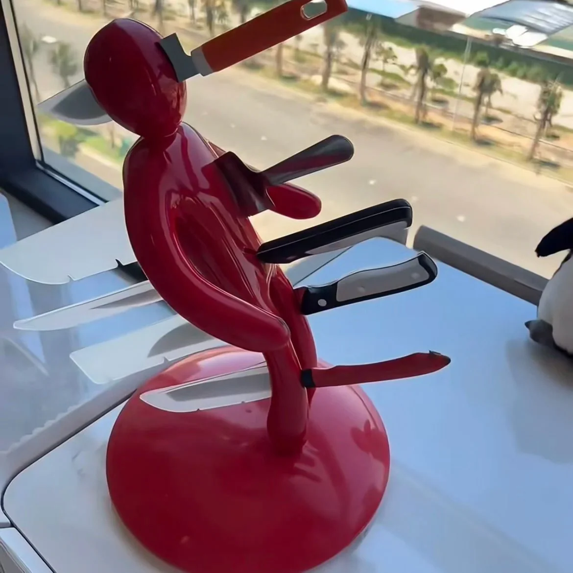 FIGURACUT – Artistic human-shaped knife holder for elegant work surfaces - Image 5