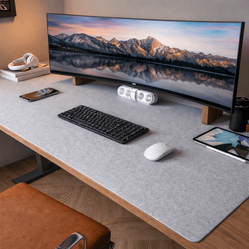 FILZMAT PRO – Smooth felt desk pad for elegant workspace protection