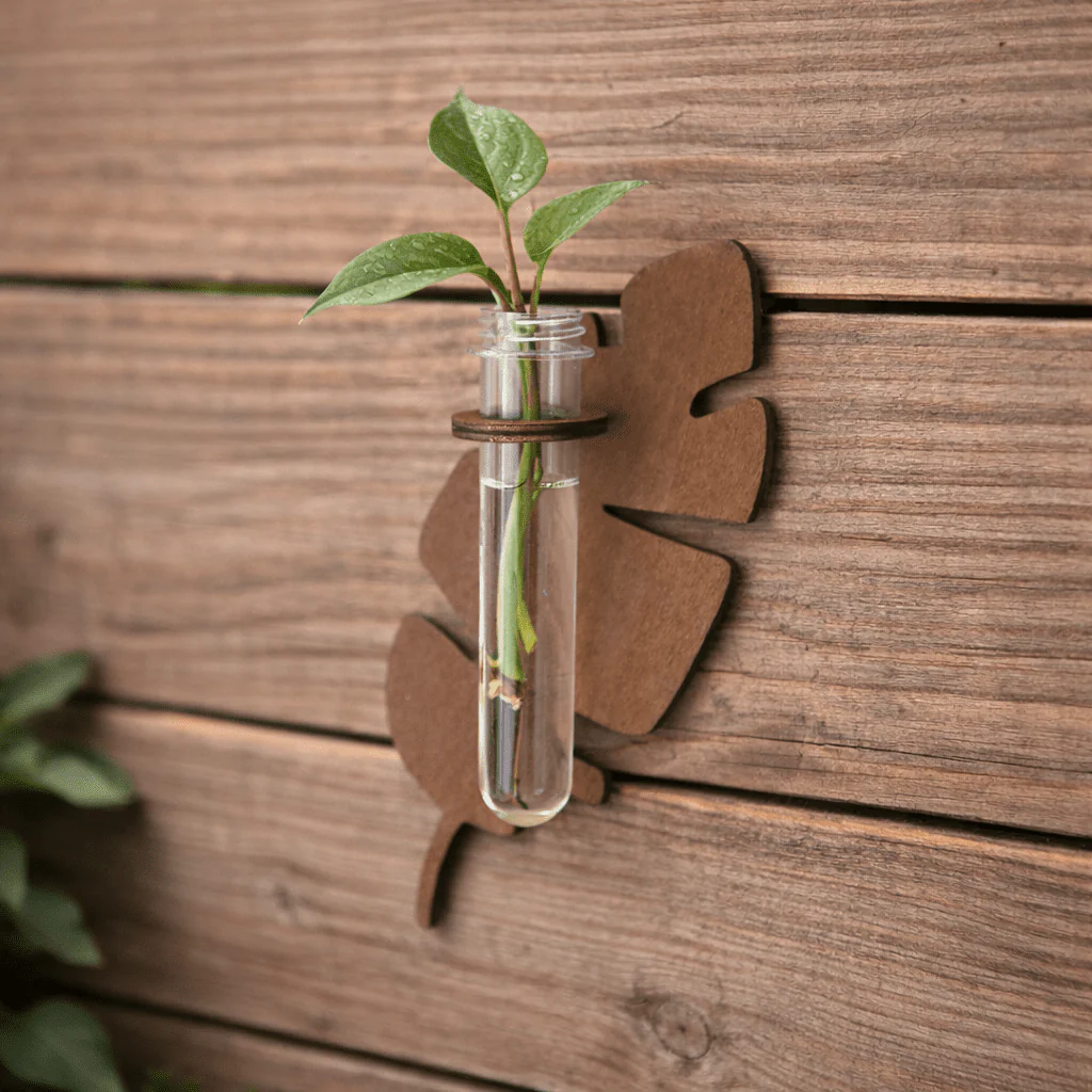 FLORHOLZ – Handcrafted Leaf Wall Planter made of Natural Wood