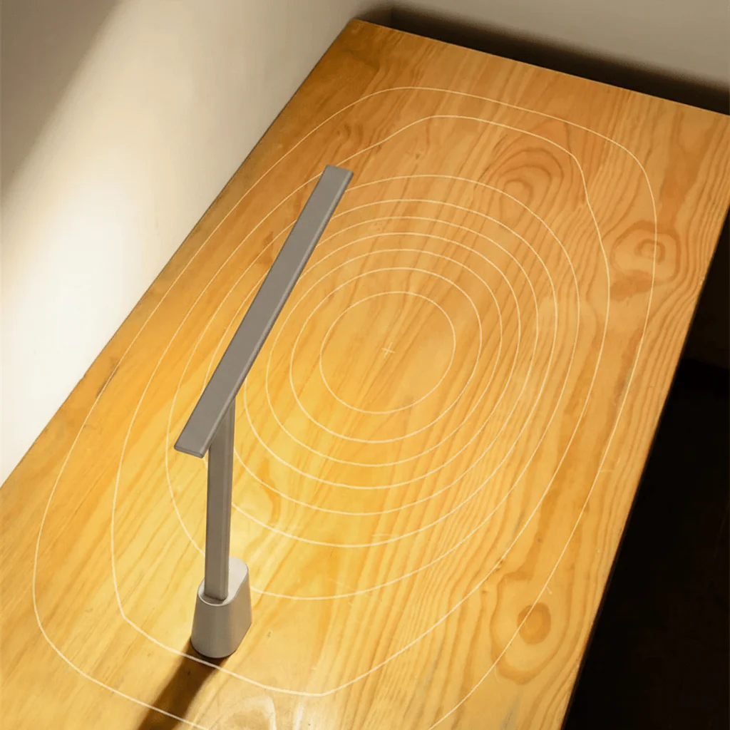 FOLDLITE – Intelligent, foldable LED desk lamp with battery & dimming function - Image 2