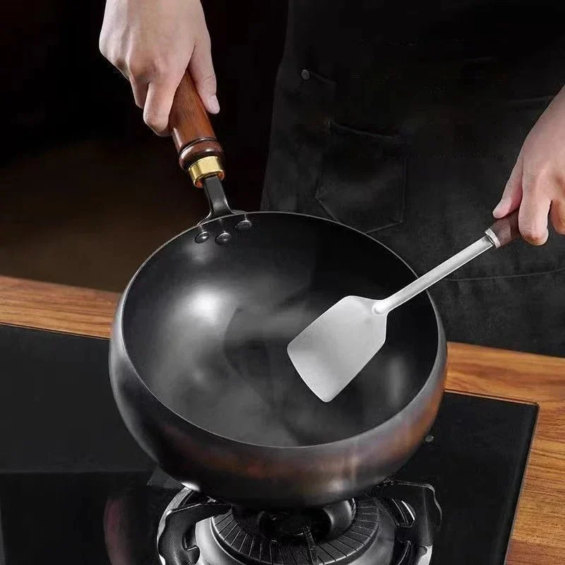 FORGIRON – Hand-forged iron pan with wooden handle and optional lid (24/28 cm) - Image 4