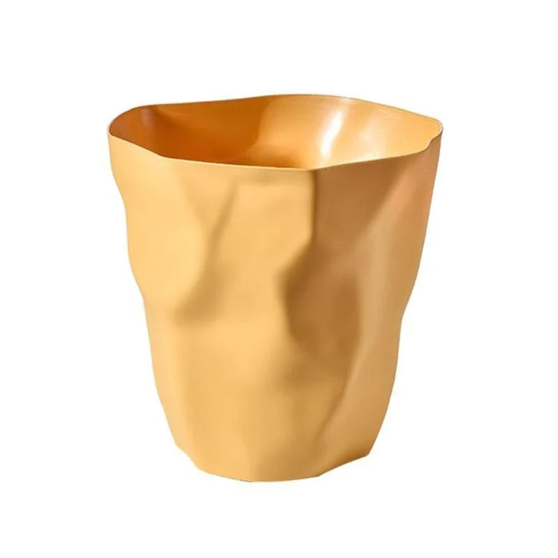 FORMHAUS – Stylish minimalist trash can with unique irregular shape - Image 5