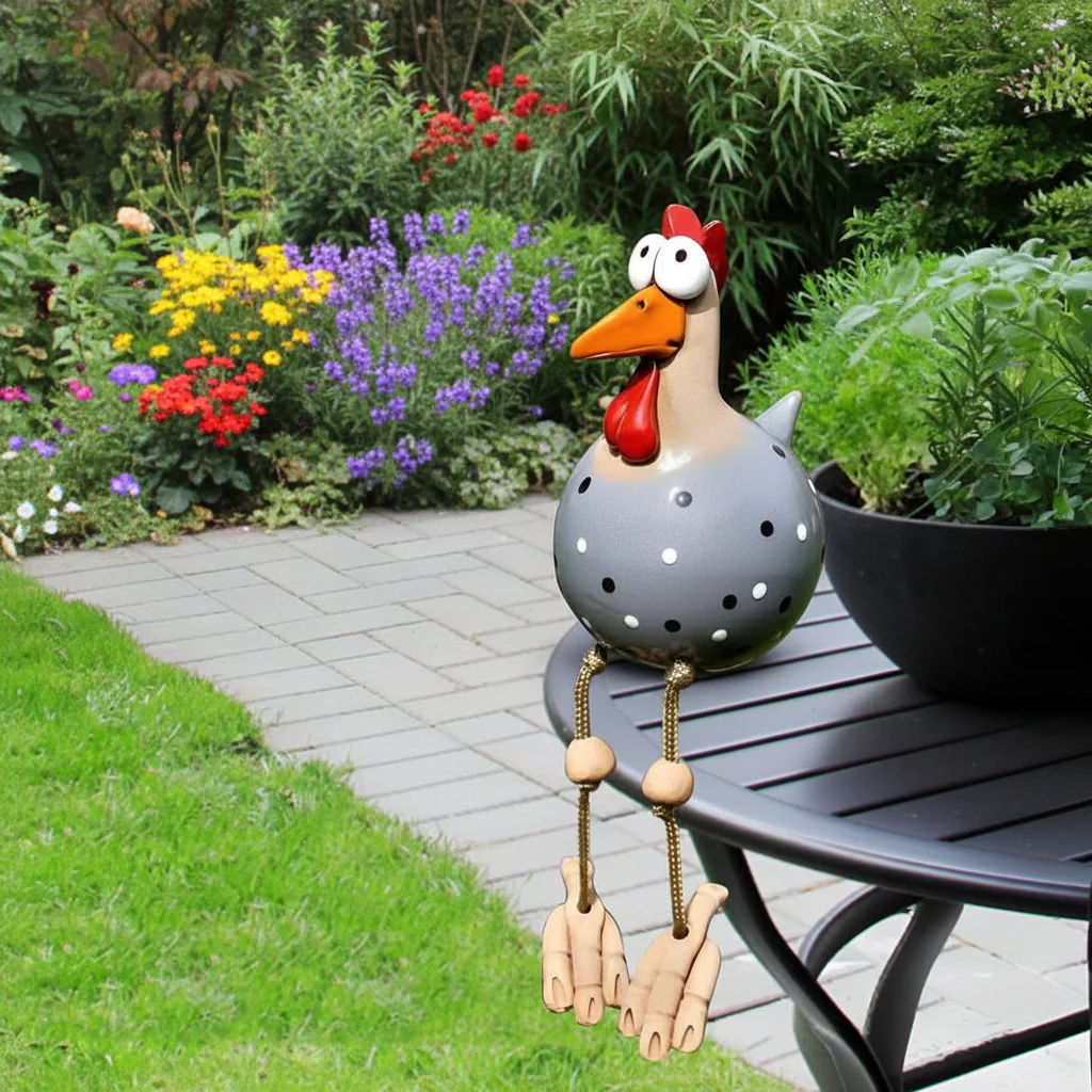 FRECHFEDER – Playful garden chicken statue with dancing legs - Image 6
