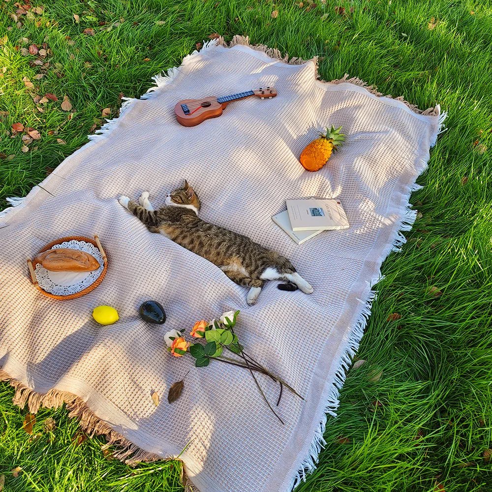 FRINGEFIELD – Lightweight picnic blanket made of cotton blend with decorative tassels - Image 11