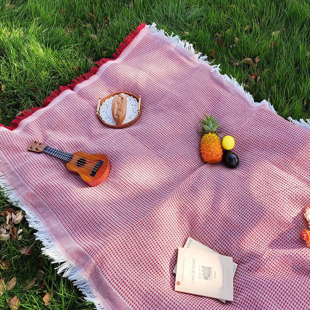 FRINGEFIELD – Lightweight picnic blanket made of cotton blend with decorative tassels - Image 12