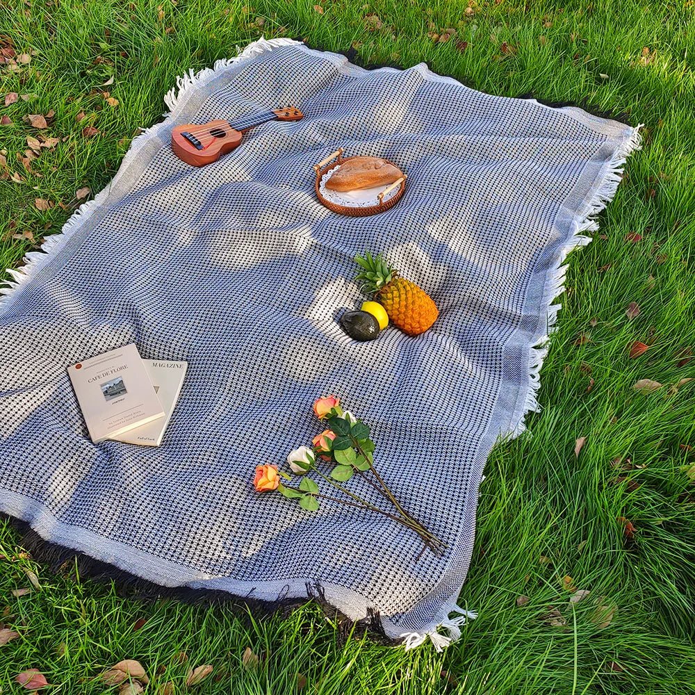 FRINGEFIELD – Lightweight picnic blanket made of cotton blend with decorative tassels - Image 13