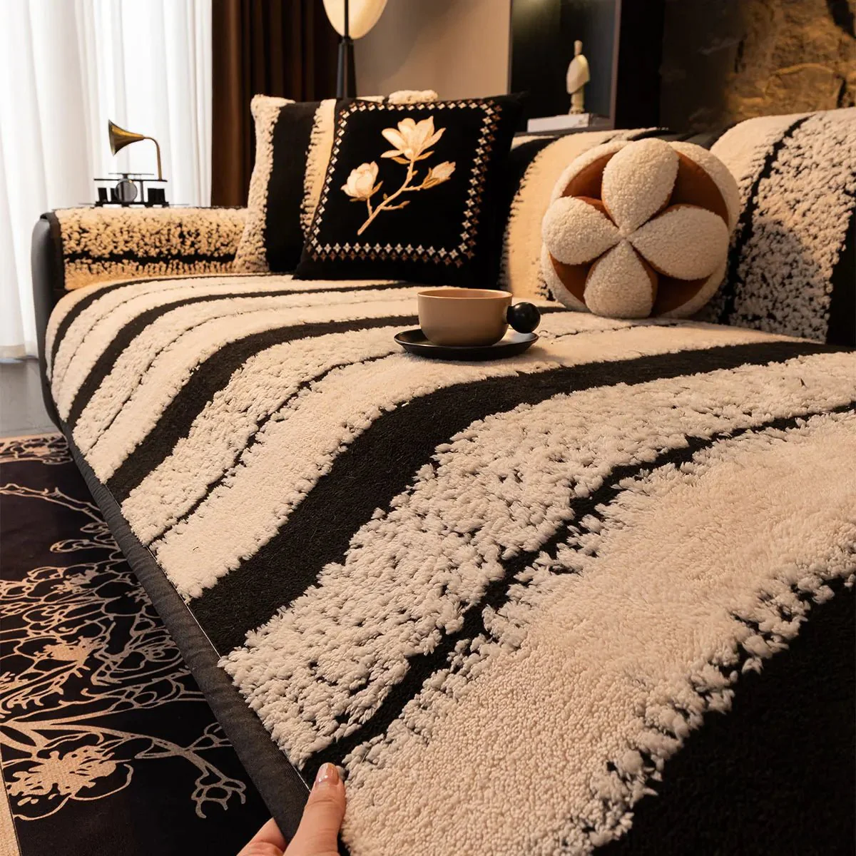 FURBLOCK – Plush, non-slip couch cover – universal, thick sofa protector against hair & dirt - Image 5