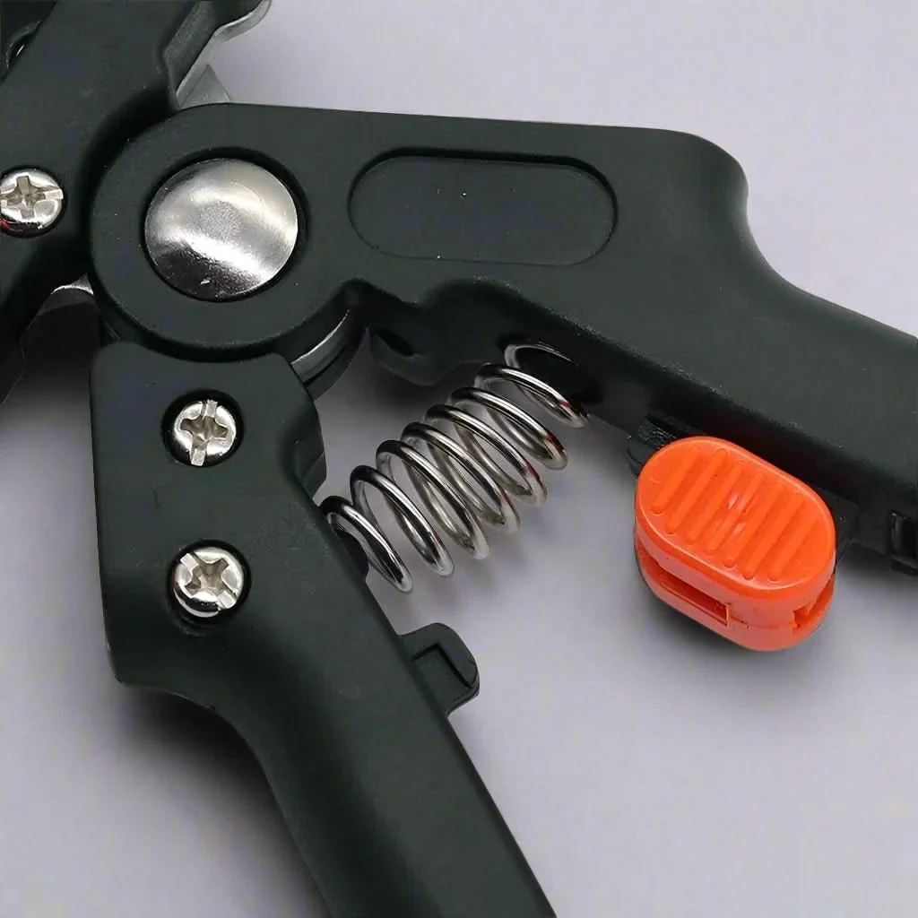 GraftMate precision cutter - Ergonomic tool for grafting & cutting - Image 2