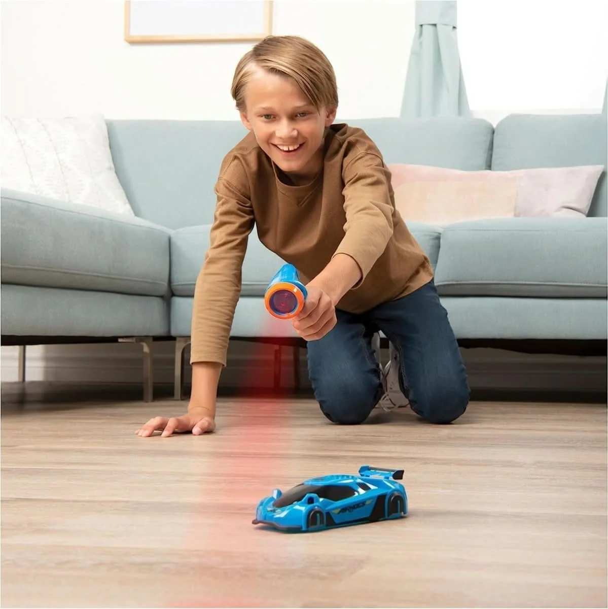 GravityRacer – Laser-controlled Wall Climbing RC Car for Kids - Image 2