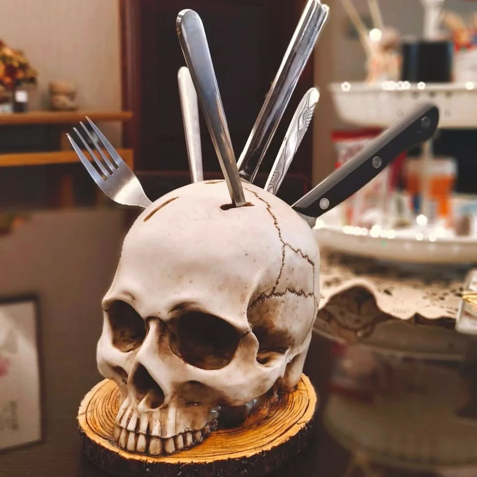 Gothic Skull Knife Holder - Handmade knife holder with skull design for up to 7 knives - Image 3