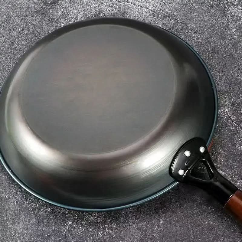 HearthForge cast iron pan | Robust non-stick frying pan | Even heat distribution | Healthy & durable cookware - Image 5