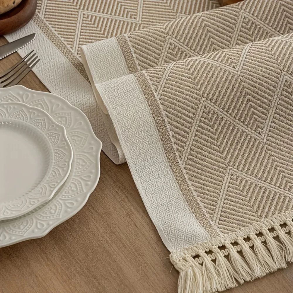 HOMELINE – Premium woven table runner in sandstone with elegant pattern - Image 6