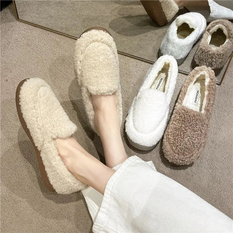 LAMBLOFT – Cozy Women's Slip-On Shoes with Sheepskin Lining - Image 2