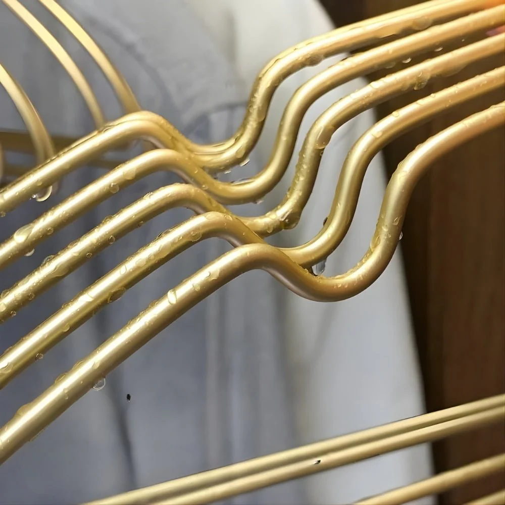 LINÉRO – Ultra-compact, space-saving clothes hangers in a set of 10 for tidy wardrobes - Image 4