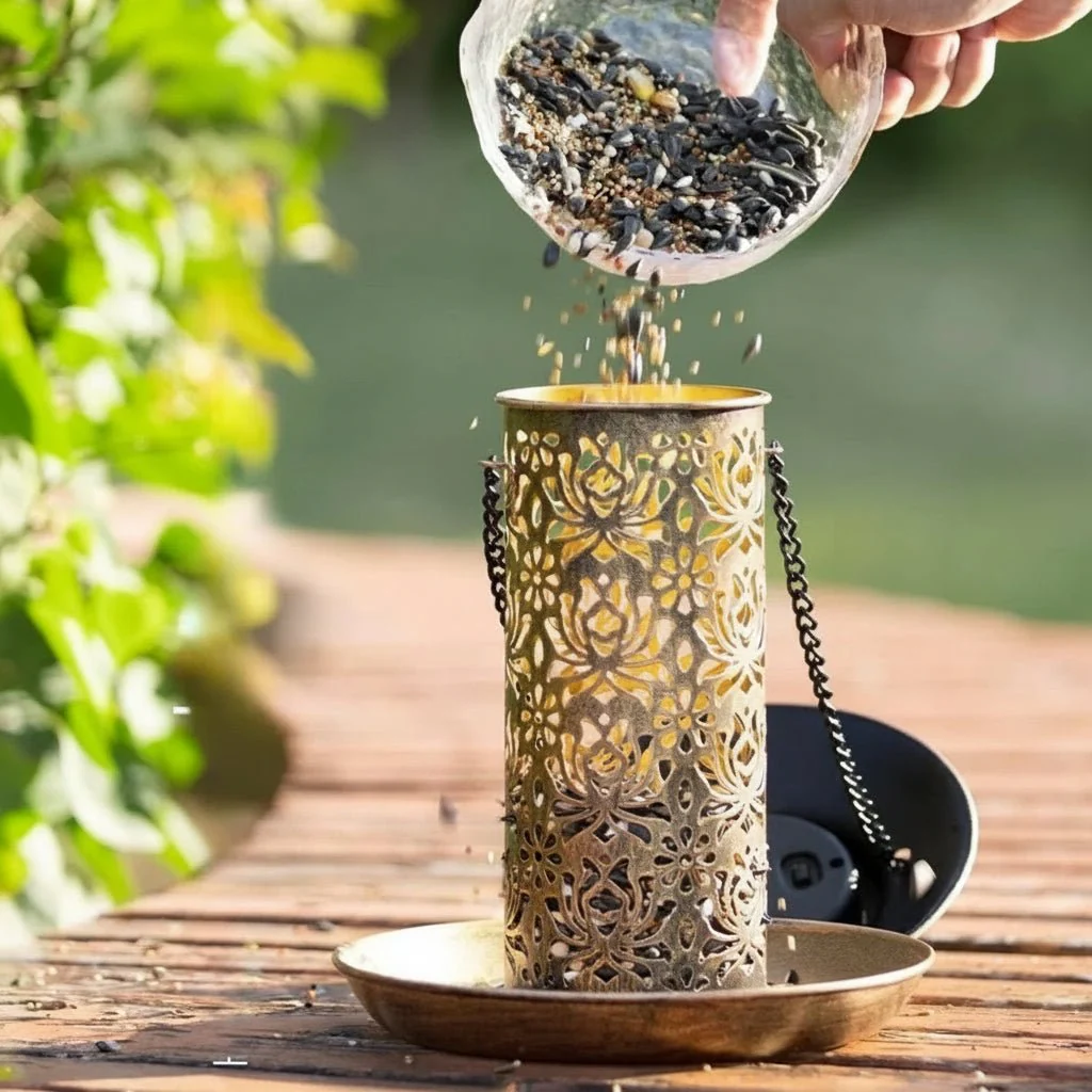 LUMIBLOOM – LED-illuminated solar bird feeder station for decorative garden areas - Image 4