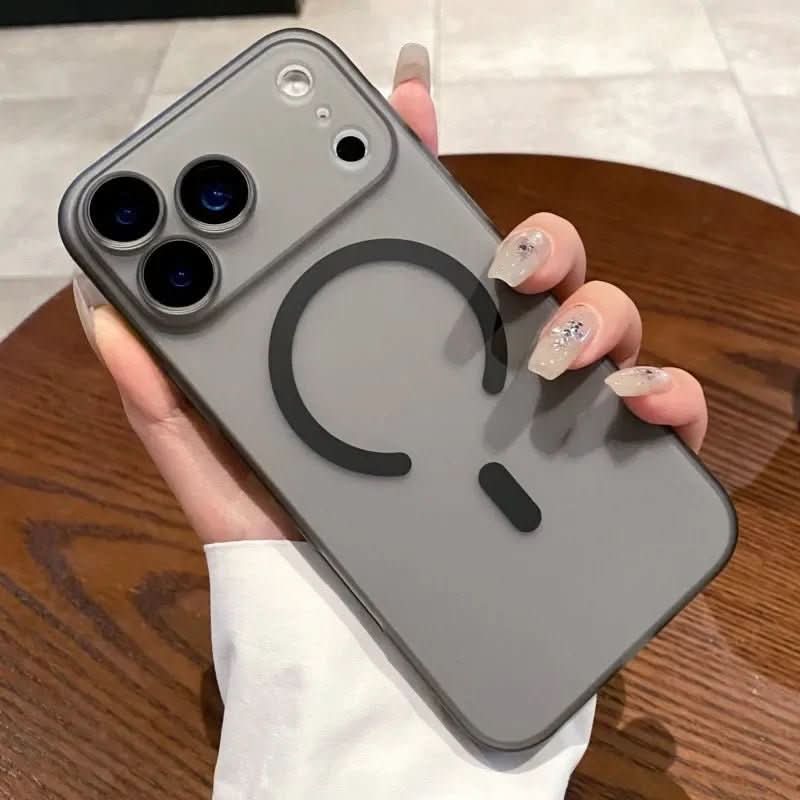 LuzidLink – Ultra-thin, matte, clear MagSafe case for iPhone
