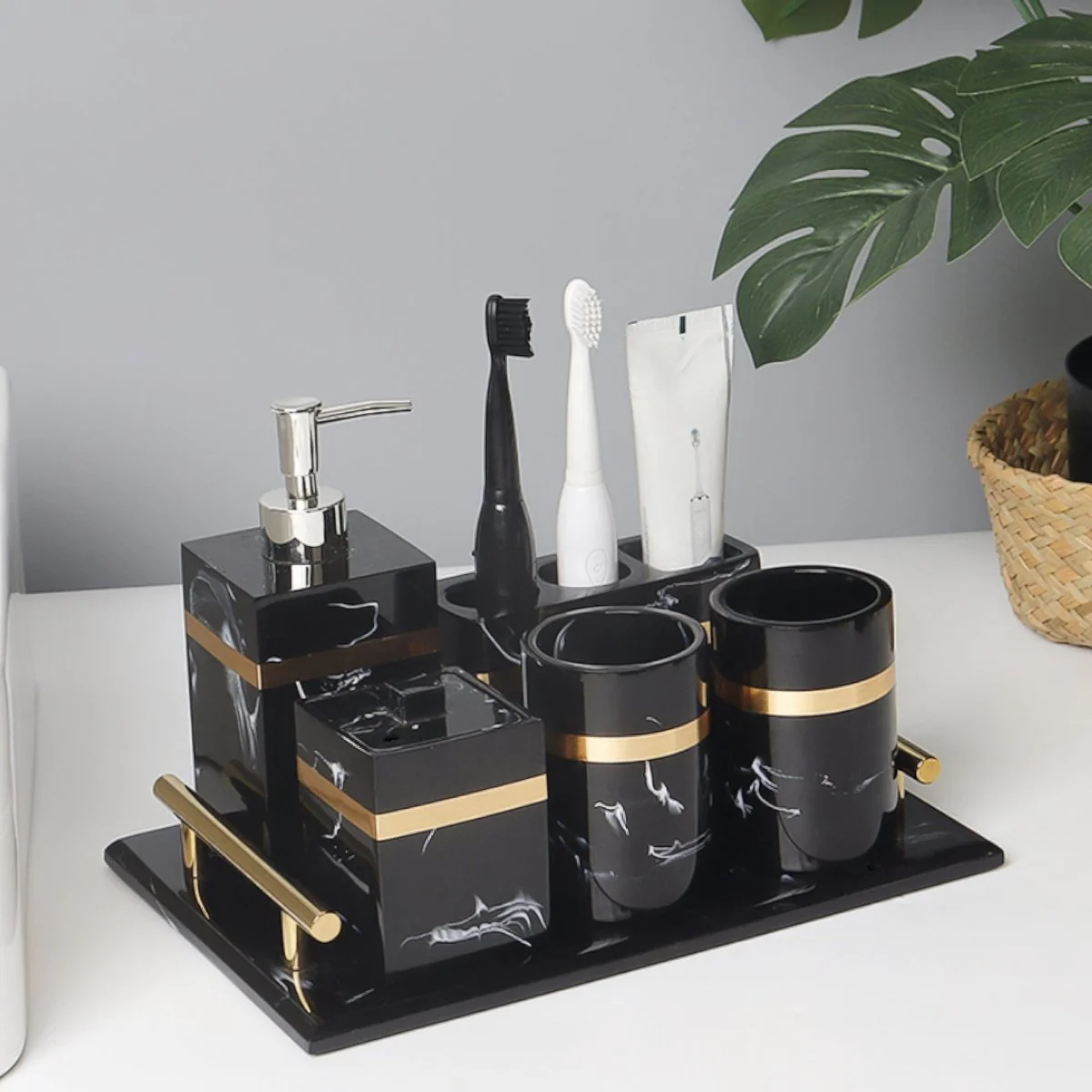 MARQUIS – Sophisticated Presentation Tray made of Black Marble for the Bathroom with Gold Rim - Image 4