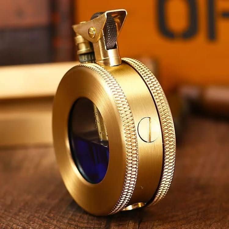 METALBLAZE – Retro Metal Kerosene Lighter in Compact Vintage Design - Image 8
