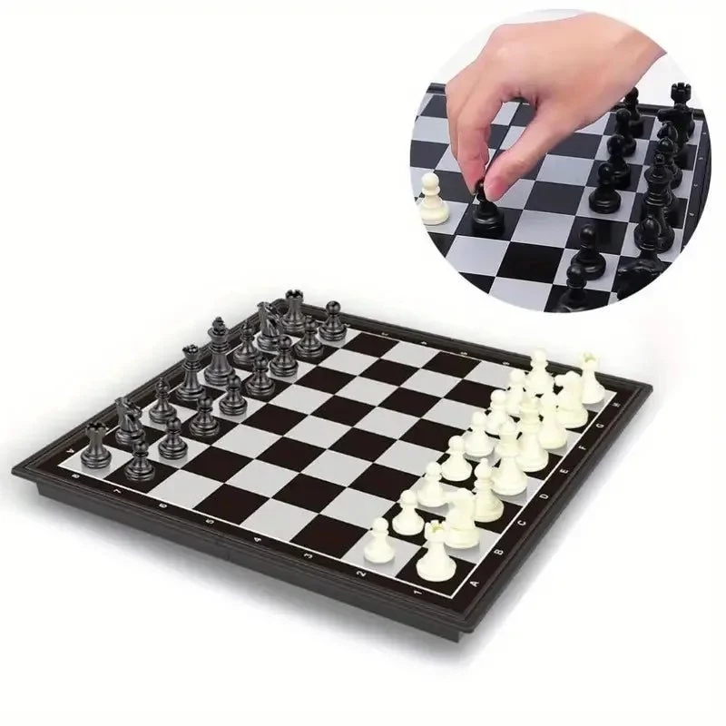MOVERIQ – Foldable magnetic chess set with portable game board - Image 3