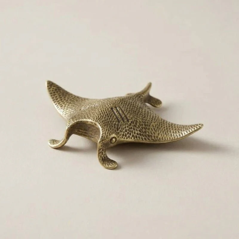 OCEANART - Handmade Brass Manta Ray Sculpture for Stylish Living Spaces