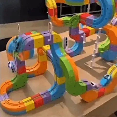 RAILBUILD – 3D Railway Construction Kit for Children with Rechargeable Locomotive - Image 3