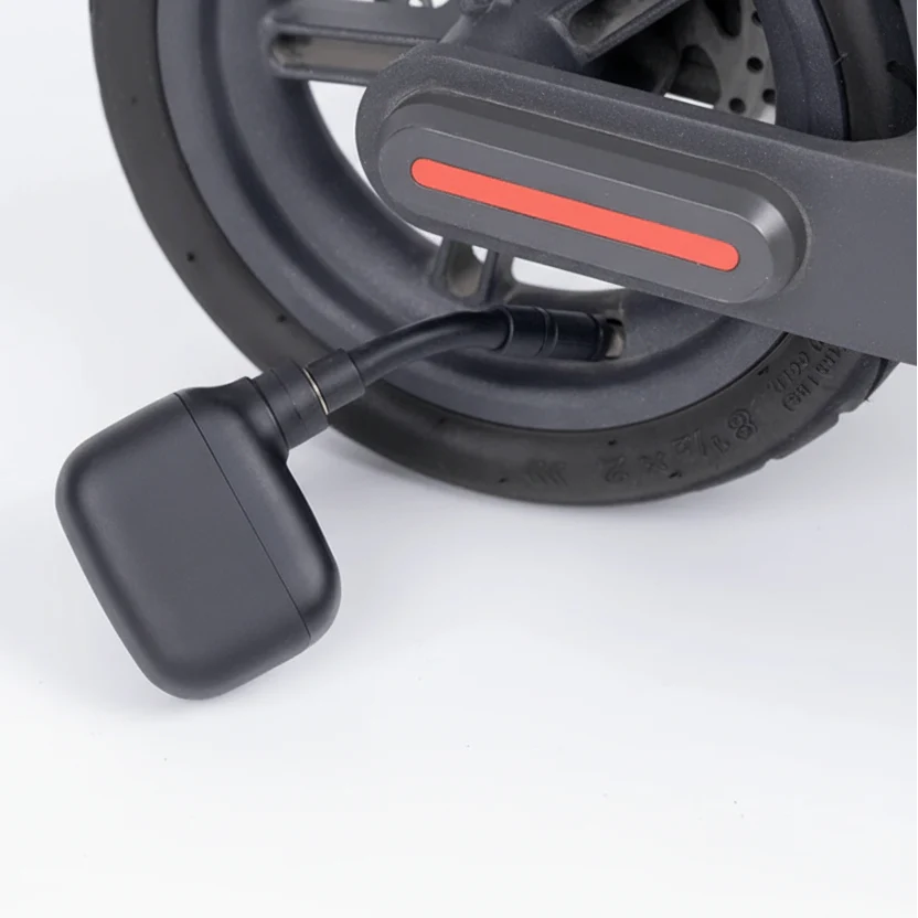 Rechargeable Mini Bike Pump - Portable bike pump with 100 PSI & USB-C - Image 4