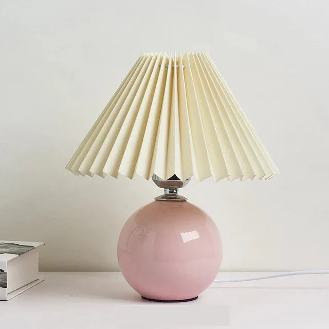 RETROLUME – Elegant Vintage Table Lamp with Foldable Lampshade - Image 10