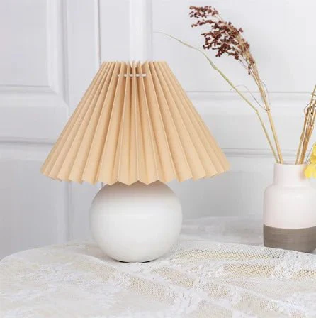 RETROLUME – Elegant Vintage Table Lamp with Foldable Lampshade - Image 11