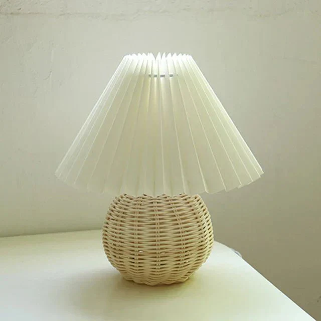 RETROLUME – Elegant Vintage Table Lamp with Foldable Lampshade - Image 12