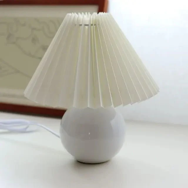 RETROLUME – Elegant Vintage Table Lamp with Foldable Lampshade - Image 13