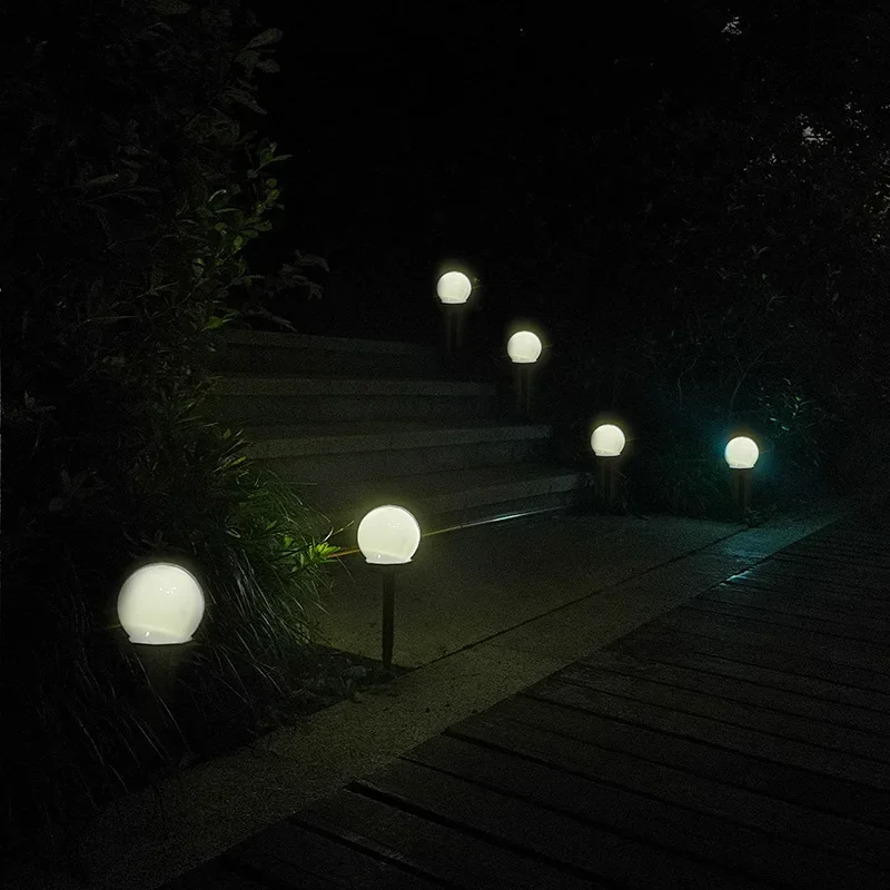 Round LED solar garden light - Energy-efficient and stylish garden lighting with automatic light control - Image 3