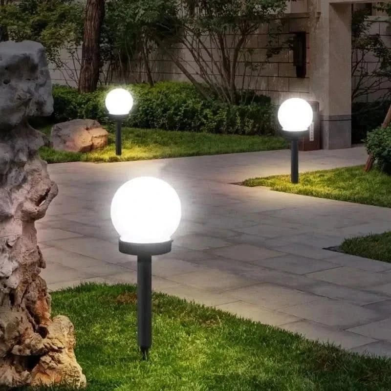 Round LED solar garden light - Energy-efficient and stylish garden lighting with automatic light control - Image 4